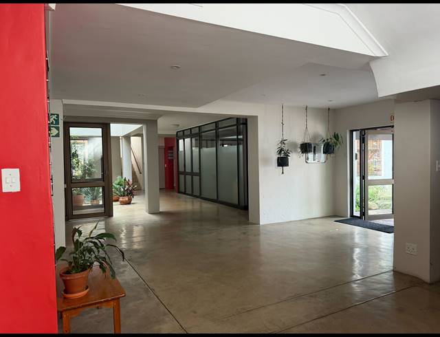 106.60M² BUILDING TO LET IN KENILWORTH